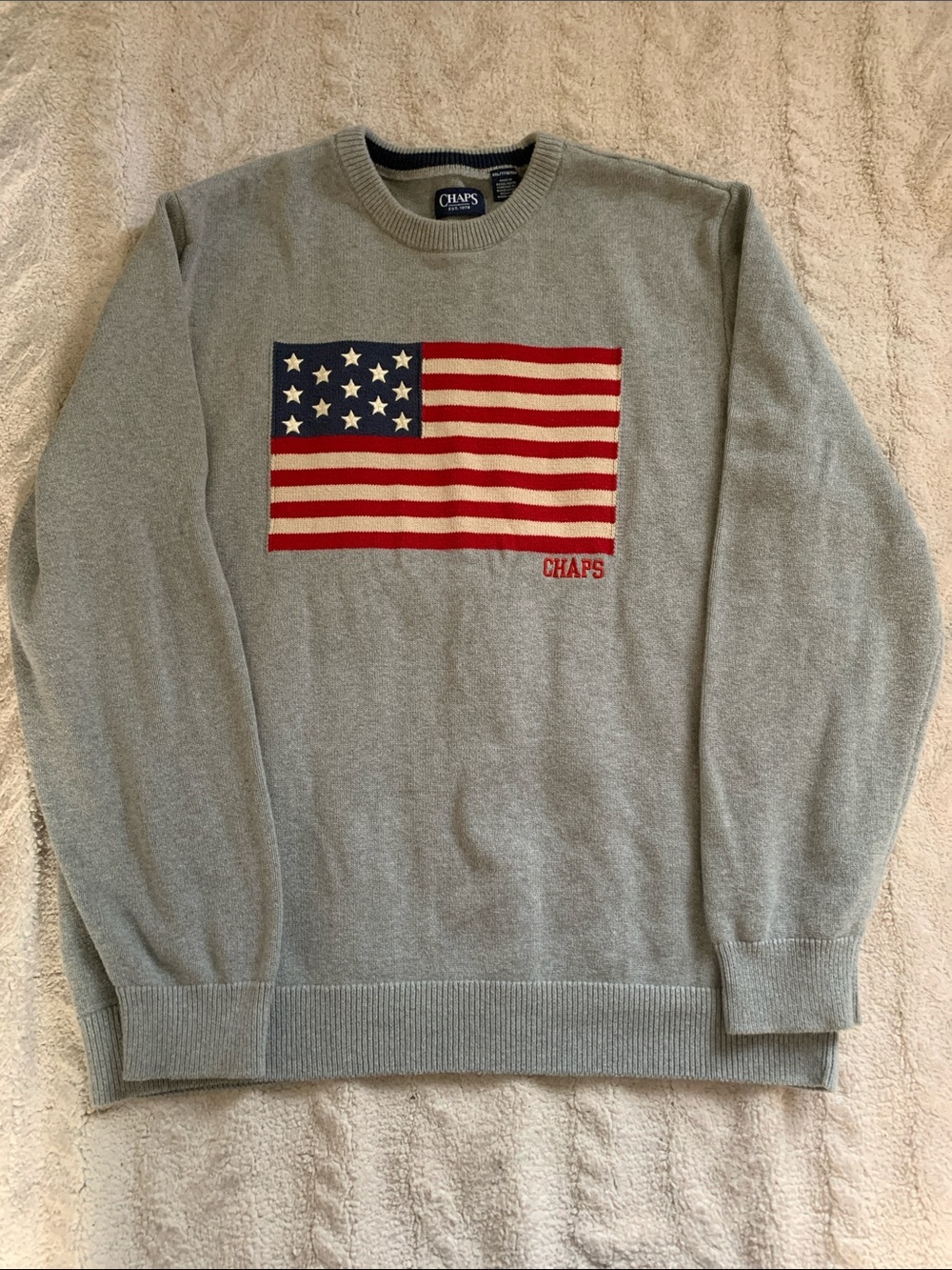 Chaps Men’s Gray Crewneck Sweater with Flag Motif